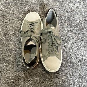 Mens casual sneakers